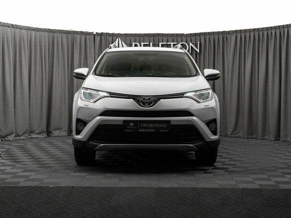 2017 Toyota RAV4 IV (XA40) Рестайлинг, белый - вид 2