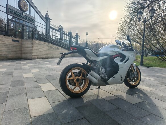2021 Ducati Supersport, белый, 1450000 рублей
