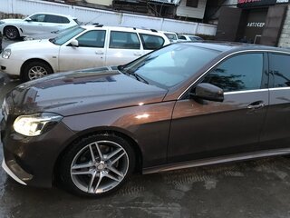 2014 Mercedes-Benz E-Класс 200 IV (W212, S212, C207) Рестайлинг, коричневый, 1700000 рублей, вид 4