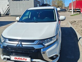 2022 Mitsubishi Outlander III Рестайлинг 3, белый, 2400000 рублей, вид 1