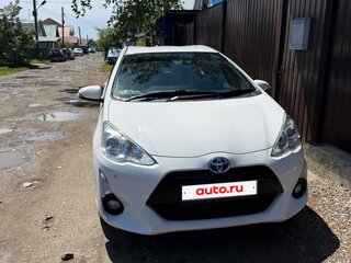 2016 Toyota Aqua I Рестайлинг, белый, 730000 рублей, вид 1