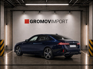 2024 BMW 5 серии 520i VIII (G60/G61/G68), синий, 5990000 рублей, вид 5
