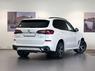 2019 BMW X5 40i IV (G05/G18), белый, 6300000 рублей, вид 5