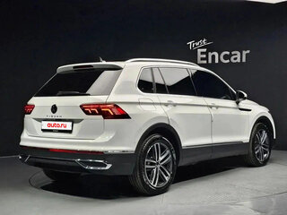 2022 Volkswagen Tiguan II Рестайлинг, белый, 2900000 рублей, вид 3
