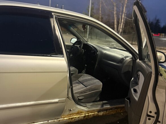 2006 Kia Spectra I Рестайлинг 2, серебристый, 135000 рублей - вид 15