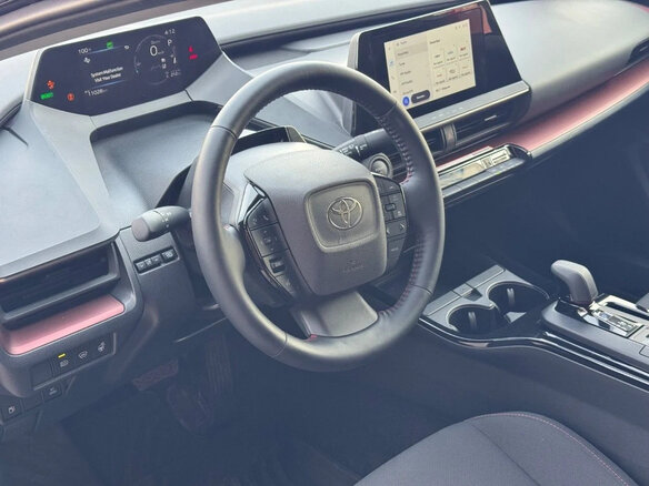 2025 Toyota Prius V (XW60), чёрный, 3900000 рублей - вид 8