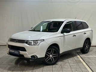 2014 Mitsubishi Outlander III Рестайлинг, белый, 1040000 рублей, вид 1