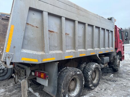 2008 Sinotruk Howo A5, красный, 1100000 рублей, вид 3