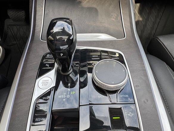 2020 BMW X7 40i I (G07), серый, 5499000 рублей - вид 26