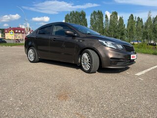2015 Kia Rio III Рестайлинг, коричневый, 910000 рублей, вид 3