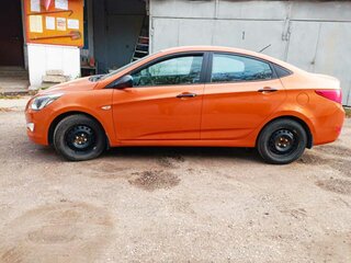 2015 Hyundai Solaris I Рестайлинг, оранжевый, 880000 рублей, вид 4