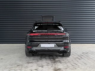 2025 Porsche Cayenne GTS III Рестайлинг, чёрный, 26500000 рублей, вид 4