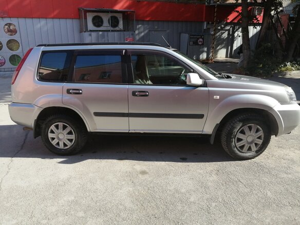 2005 Nissan X-Trail I Рестайлинг, серебристый, 550000 рублей - вид 1
