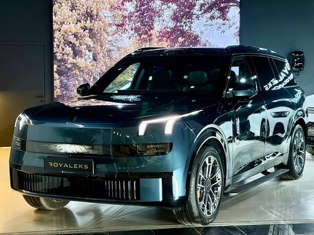 Lynk & Co 900