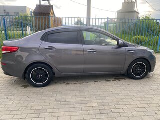 2016 Kia Rio III Рестайлинг, серый, 1075000 рублей, вид 4