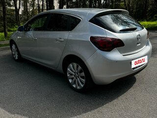 2011 Opel Astra J, серебристый, 700000 рублей, вид 4