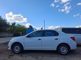 2017 Renault Logan II, белый, 450000 рублей, вид 3