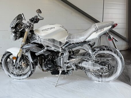 2015 Triumph Street Triple, белый, 800000 рублей, вид 4