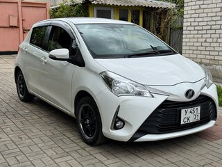 2017 Toyota Vitz III (XP130) Рестайлинг 2, белый, 1049000 рублей, вид 3