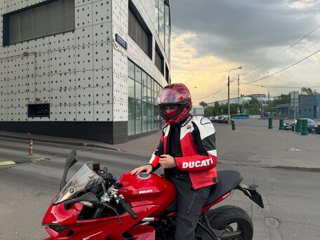 2021 Ducati Supersport, красный, 1100000 рублей, вид 2