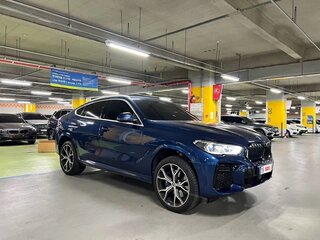 2022 BMW X6 40i III (G06), синий, 8500000 рублей, вид 4