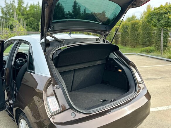 2012 Audi A1 I (8X), коричневый, 990000 рублей - вид 2