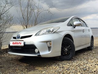 2012 Toyota Prius III Рестайлинг (XW30), серебристый, 1100000 рублей, вид 5