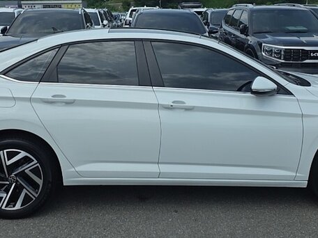 2022 Volkswagen Jetta VII Рестайлинг, белый, 1590000 рублей, вид 4