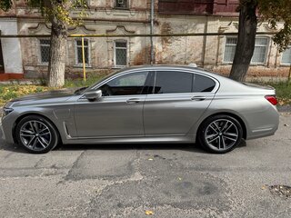 2020 BMW 7 серии 745e VI (G11/G12) Рестайлинг, серый, 7000000 рублей, вид 3