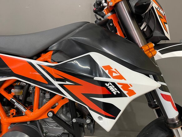 2017 KTM 690 SMC R, белый, 750000 рублей - вид 17