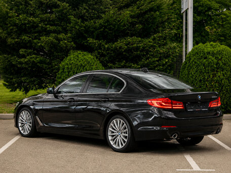 2019 BMW 5 серии 520d VII (G30/G31/G38), чёрный, 2855000 рублей, вид 4