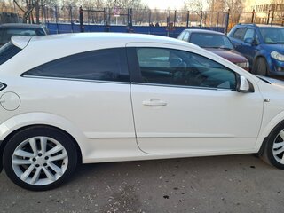 2010 Opel Astra GTC H Рестайлинг, белый, 610000 рублей, вид 5