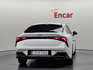 2023 Kia K5 III Рестайлинг, белый, 2450200 рублей, вид 4