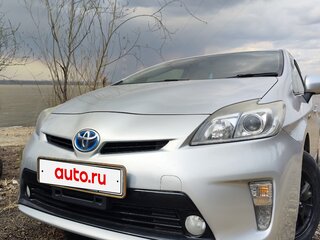 2012 Toyota Prius III Рестайлинг (XW30), серебристый, 1100000 рублей, вид 3