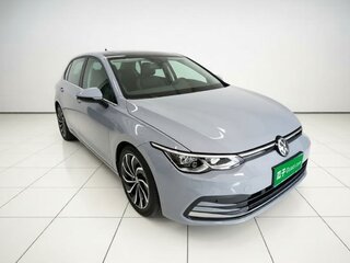 2023 Volkswagen Golf VIII, серебристый, 1650000 рублей, вид 1