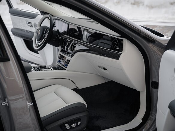 2026 Rolls-Royce Ghost Black Badge II Рестайлинг (Series II), серый, 58900000 рублей - вид 29