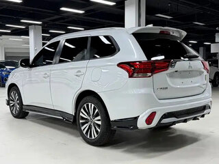 2022 Mitsubishi Outlander III Рестайлинг 3, белый, 2150000 рублей, вид 5