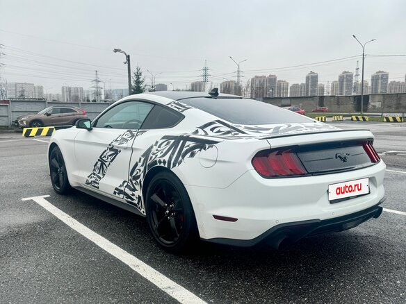 2022 Ford Mustang VI Рестайлинг, белый, 3250000 рублей - вид 7