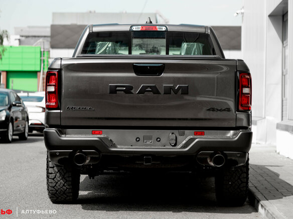 2025 Ram 1500 Crew Cab V Рестайлинг, чёрный - вид 19