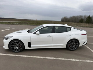 2020 Kia Stinger I Рестайлинг, белый, 3700000 рублей, вид 3