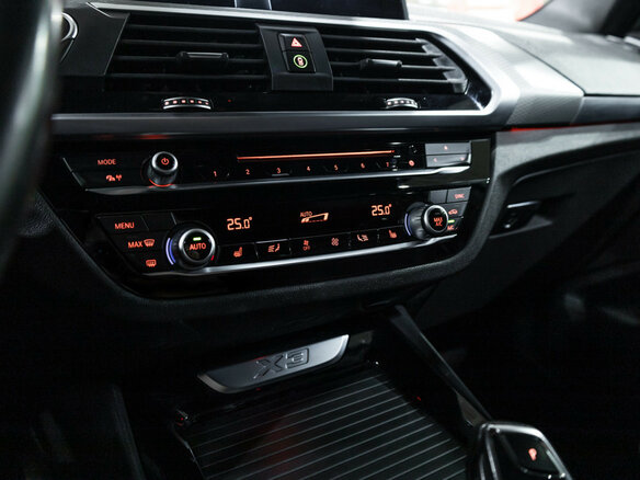2018 BMW X3 20d xDrive III (G01), чёрный - вид 16