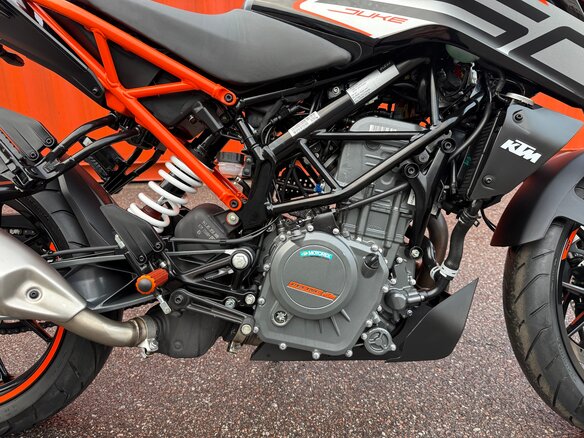 2023 KTM 250 Duke, чёрный, 399990 рублей - вид 9
