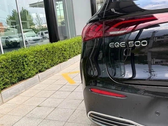 2025 Mercedes-Benz EQE 500, чёрный - вид 5