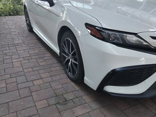 2022 Toyota Camry US Market VIII (XV70) Рестайлинг, белый, 3000000 рублей, вид 2