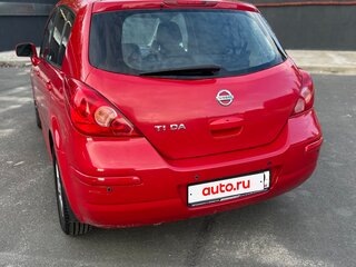 2010 Nissan Tiida I, красный, 650000 рублей, вид 4
