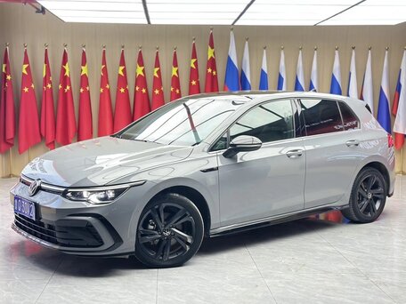 2022 Volkswagen Golf VIII, серый, 2140000 рублей, вид 1