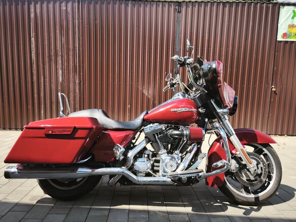 2013 Harley-Davidson Street Glide, пурпурный, 900000 рублей