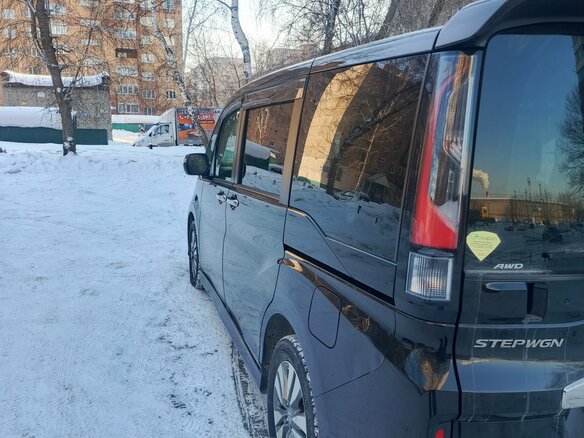 2015 Honda Stepwgn V, чёрный, 1860000 рублей - вид 1