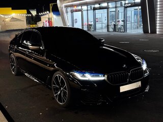 2019 BMW 5 серии M550i xDrive VII (G30/G31/G38), чёрный, 5690000 рублей, вид 4