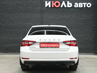 2019 Skoda Superb III Рестайлинг, белый, 2400000 рублей, вид 5